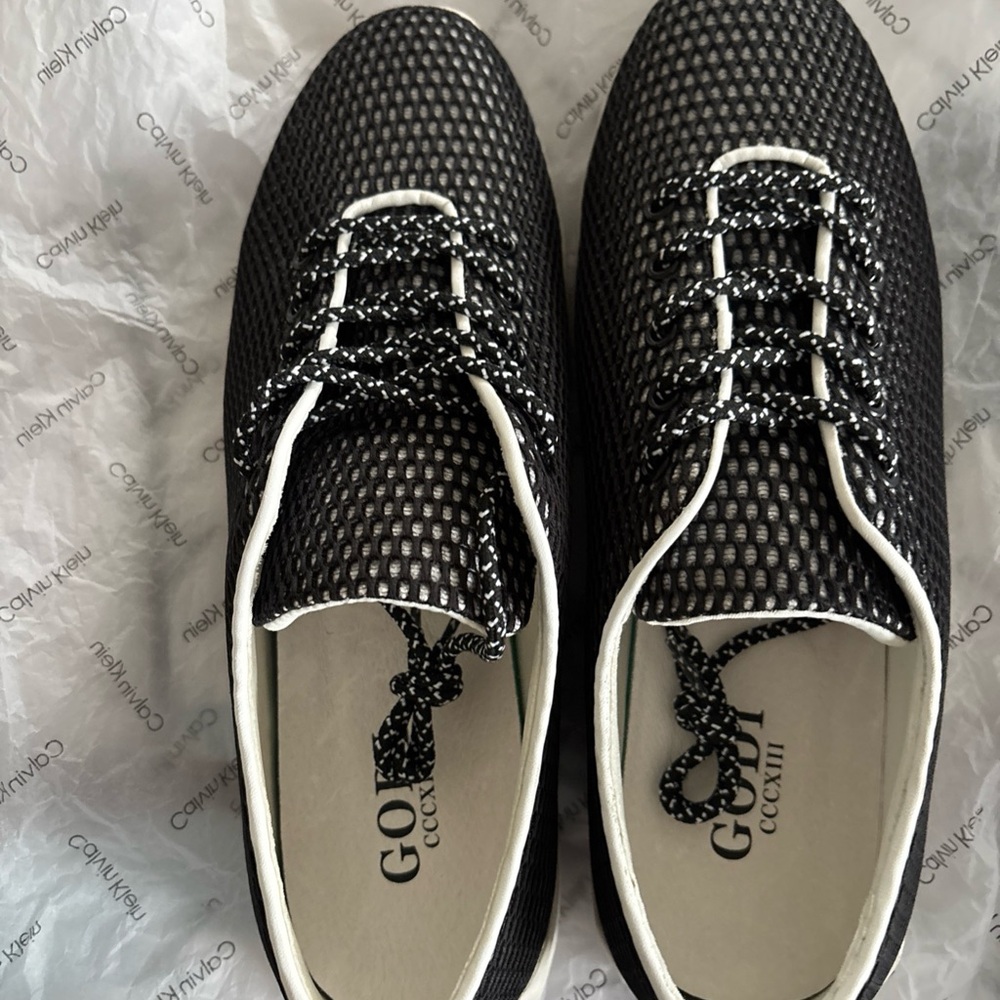 New no tag size 11 men’s size 12 1/2 women’s they are unisex no box